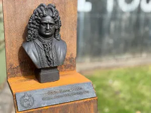 A close up image of one of the trail makers featuring a bust of Josiah Spode
