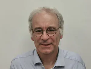 Head and shoulder pic of man wearing glasses.